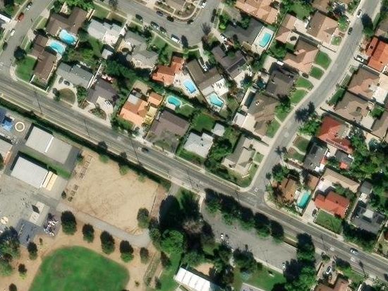 14861 Los Robles Ave
